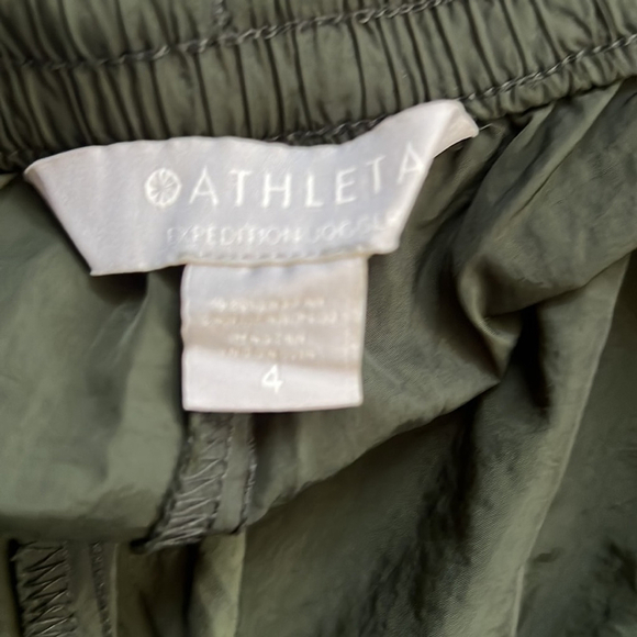 NWT Athleta Expedition Joggers size 4 Green Olive MidRise relaxed fit - Picture 9 of 9